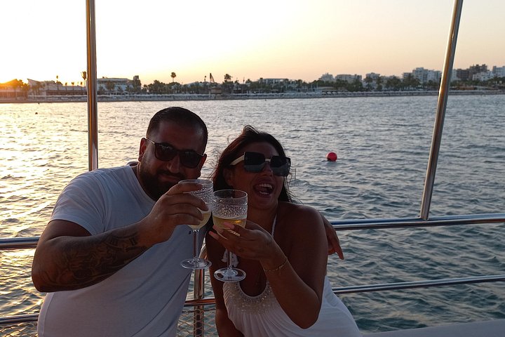 Croisière au coucher du soleil dans la baie de Larnaca (photo 3)