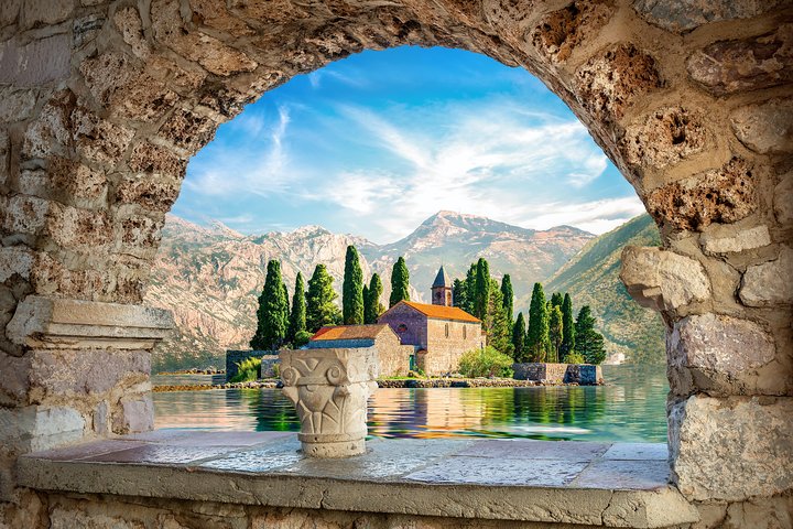 Perast et Notre-Dame-du-Rocher en bateau (photo 2)