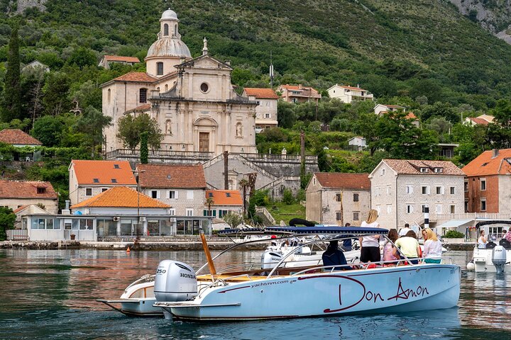 Perast et Notre-Dame-du-Rocher en bateau (photo 3)