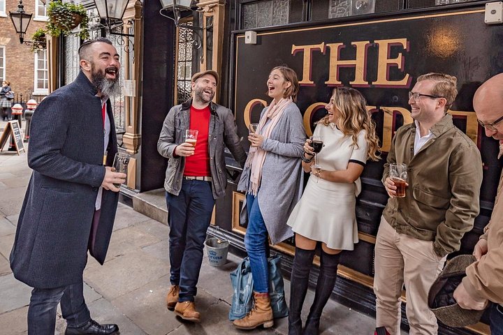 Visite des pubs historiques de Londres, en petit groupe – Sortie 2 de la station St Paul's, Panyer Alley, London EC4M 8AA (photo 3)