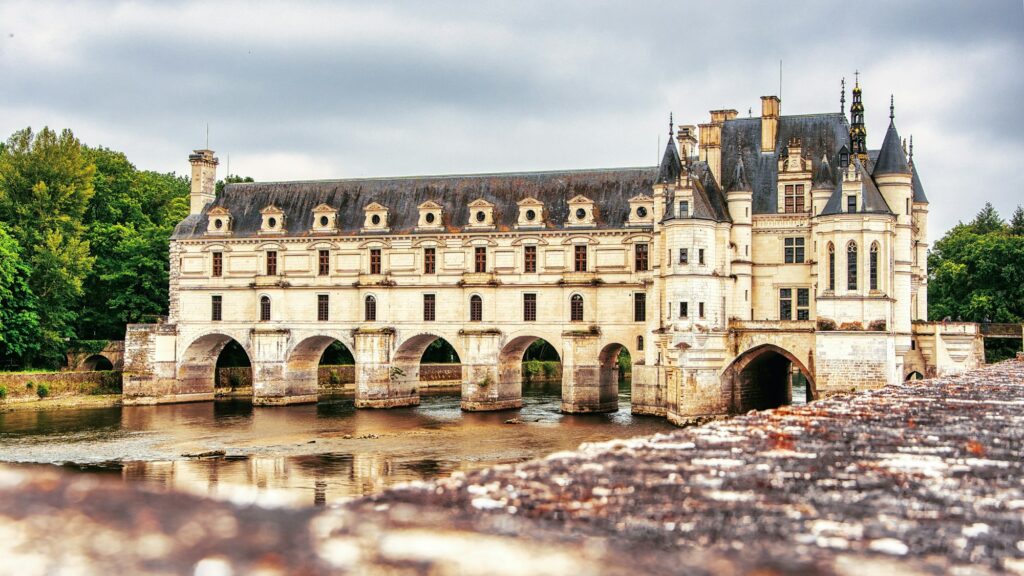 Château de Chenonceau enjambant le Cher, vallée de la Loire