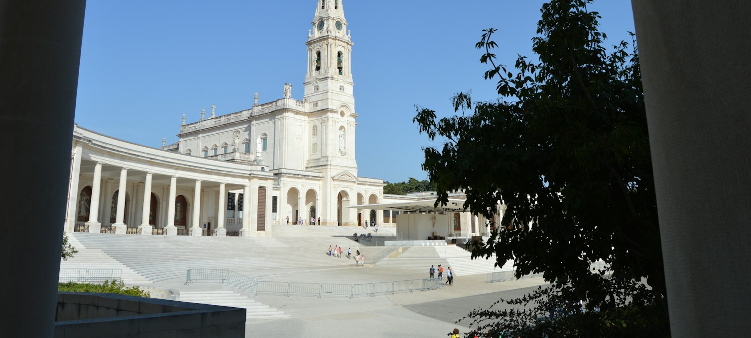 The square and basilica of the Fátima sanctuary in Portugal