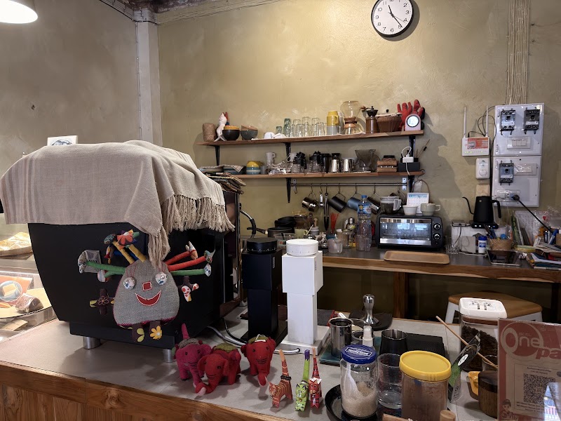 124 Thaluang Coffee – Thaluang Coffee, Pakse, Laos (photo 2)