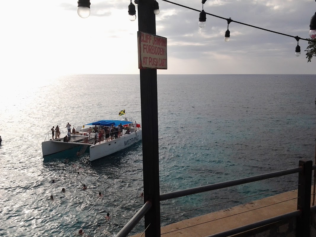3 Dives Jerk Centre – West End Road, Negril, Jamaïque (photo 1)