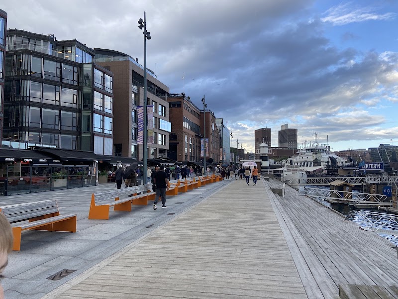 Aker Brygge : promenade au bord du fjord – Aker Brygge, Oslo, Norvège (photo 2)