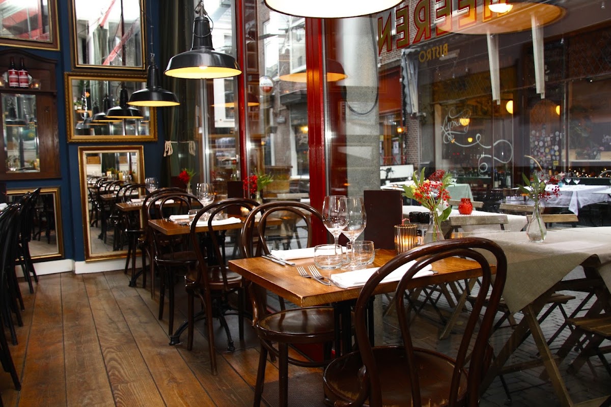 Bar Bistro De Twee Heeren – Oude Molstraat 6, 2513 BB Den Haag, Pays-Bas (photo 1)