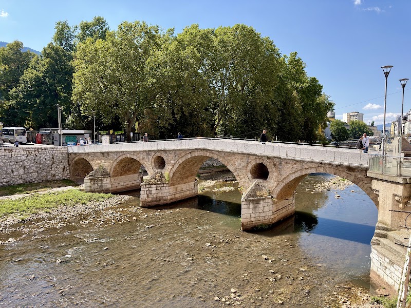 Baščaršija, Sebilj et pont Latin – Baščaršija, Sarajevo, Bosnie-Herzégovine (photo 2)