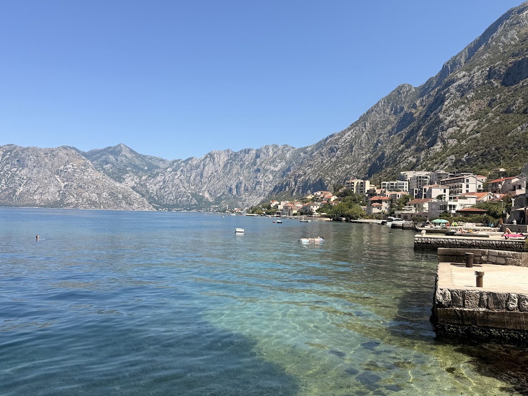 Beach time at Dobrota Beach – Plage de Dobrota (Kotor beach), Put I Bokeljske Brigade, Dobrota (photo 1)