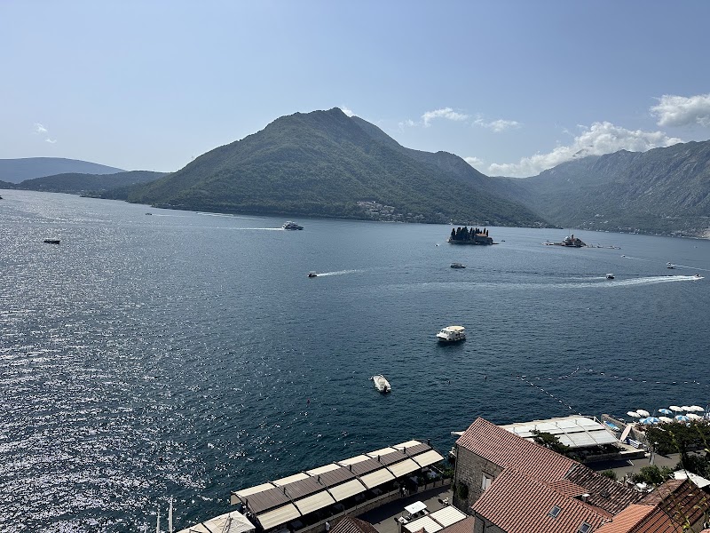 Beach time at Dobrota Beach – Plage de Dobrota (Kotor beach), Put I Bokeljske Brigade, Dobrota (photo 3)