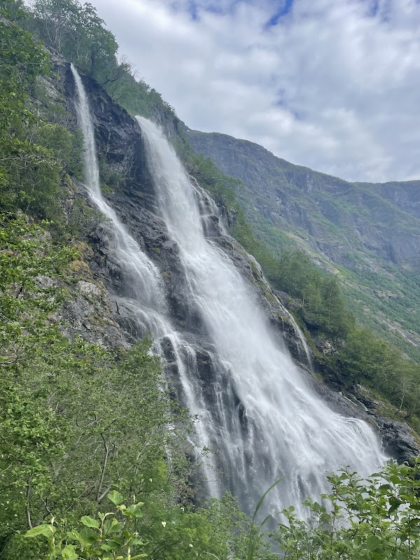 Brekkefossen, cascade au-dessus de Flåm – Brekkefossen, 5743 Flåm, Norvège (photo 1)