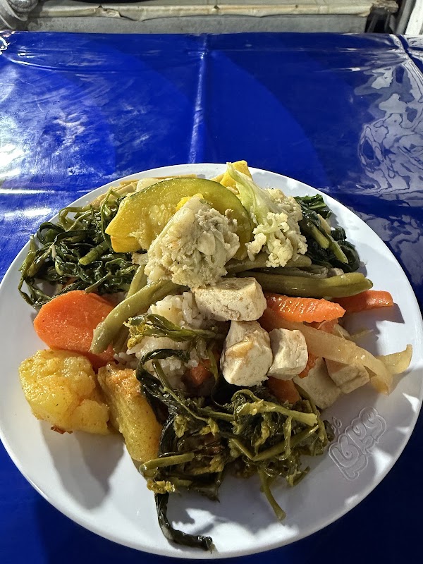 Buffet végétarien du marché de nuit – Ruelle du marché de nuit, Luang Prabang, Laos (photo 2)
