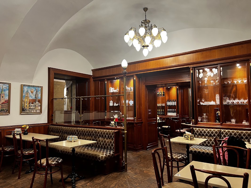Café Mayer – Place centrale 355/4, 811 01 Bratislava, Slovaquie (photo 1)
