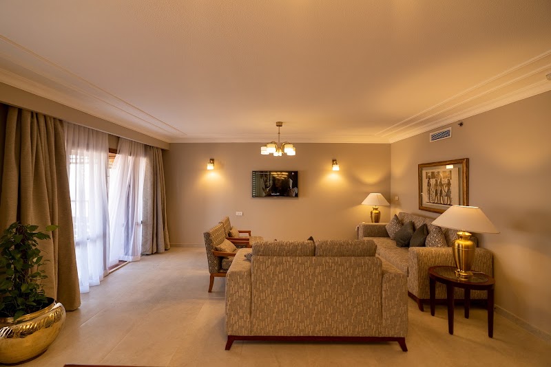 Cairo World Trade Center Hotel & Residences – 1191 Corniche El Nil, Le Caire (photo 2)