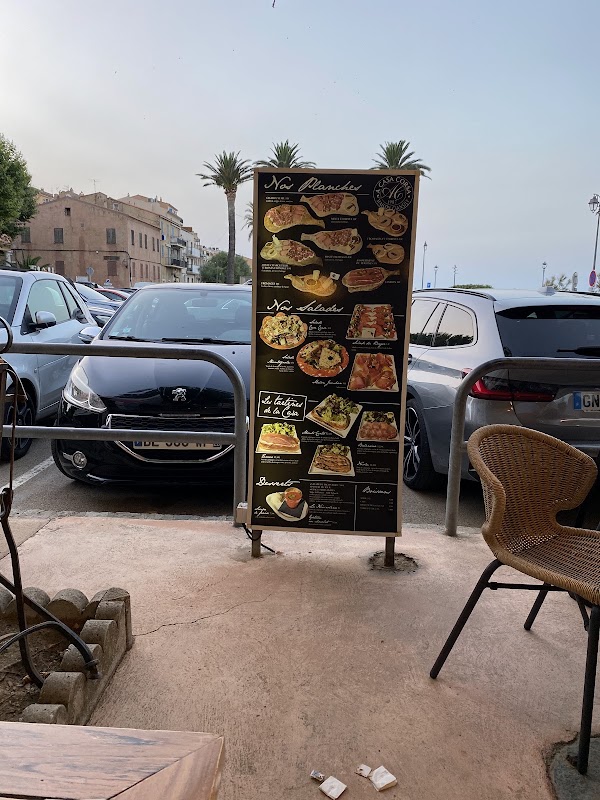 Casa Corsa – 6 Place Paoli, 20220 L'Île-Rousse (photo 1)