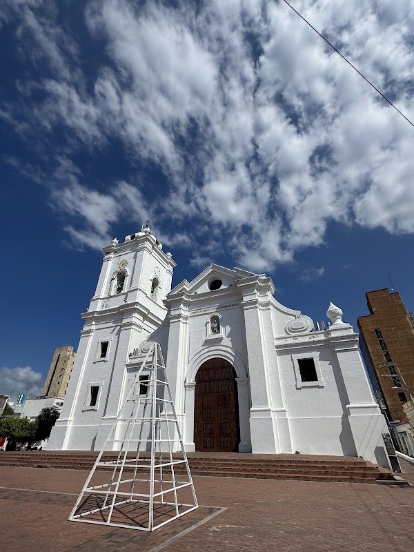 Cathédrale de Santa Marta et sa place – Catedral de Santa Marta, Magdalena, Colombie (photo 1)