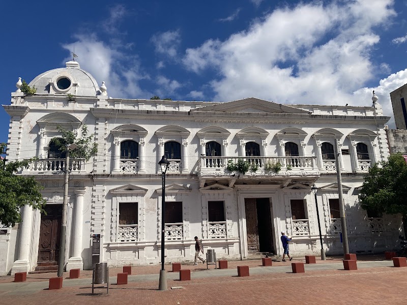 Cathédrale de Santa Marta et sa place – Catedral de Santa Marta, Magdalena, Colombie (photo 3)