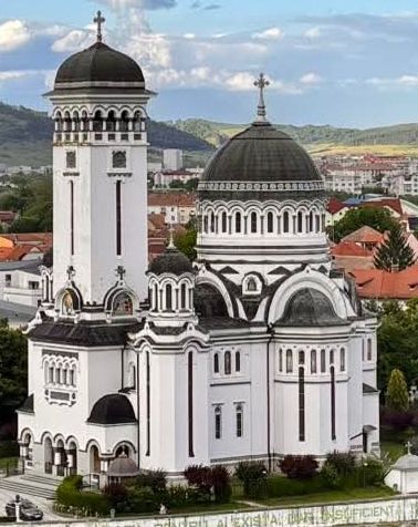 Cathédrale orthodoxe de la Sainte-Trinité – Strada Andrei Șaguna, 545400 Sighișoara, Roumanie (photo 1)