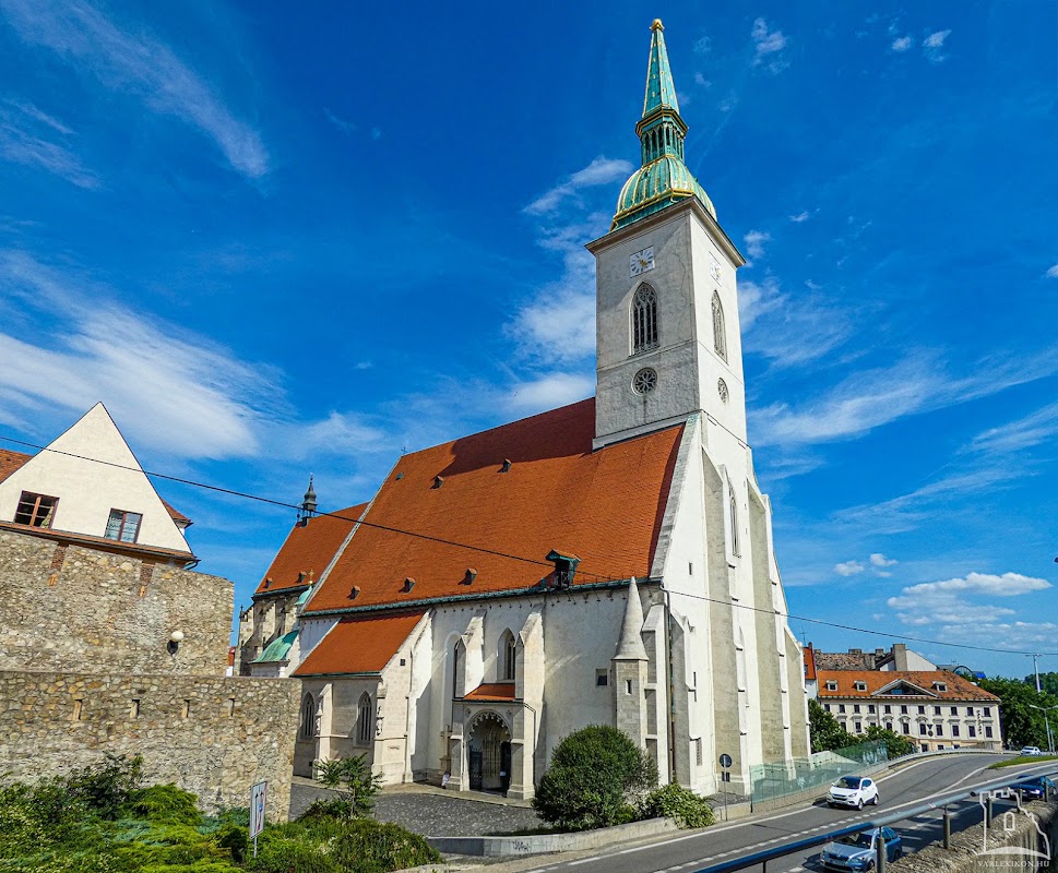 Cathédrale Saint-Martin – Rudnayovo námestie 4549/1, 811 01 Bratislava, Slovaquie (photo 1)