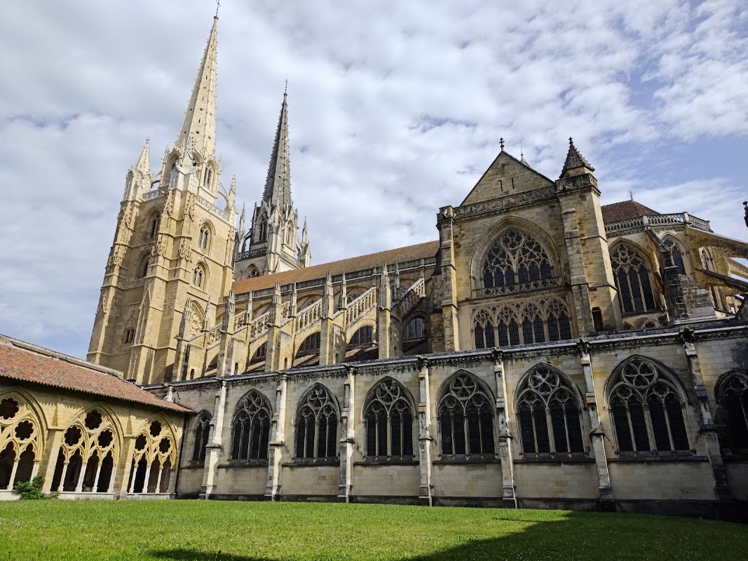 Cathédrale Sainte-Marie et cloître – 15 Rue des Prébendes, 64100 Bayonne, France (photo 1)