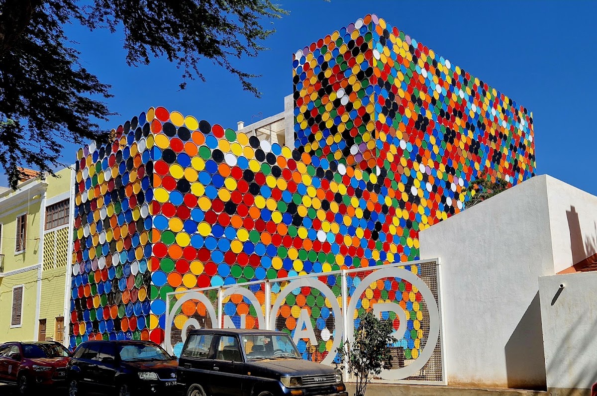 Centre national d'art, d'artisanat et de design – V2R6+4RM Praça Nova, Rua Christiano de Sena Barcelos, Mindelo 1027, Cabo Verde (photo 1)