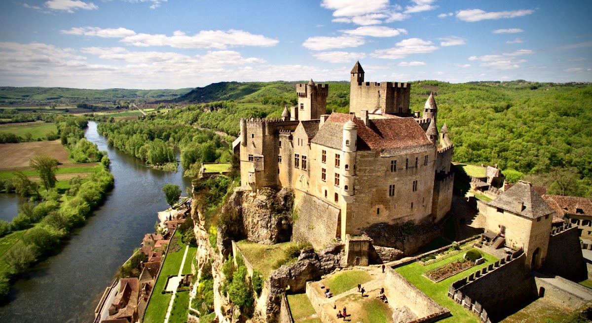 Château de Beynac – Le Château de Beynac, Place du château, 24220 Beynac-et-Cazenac, France (photo 1)