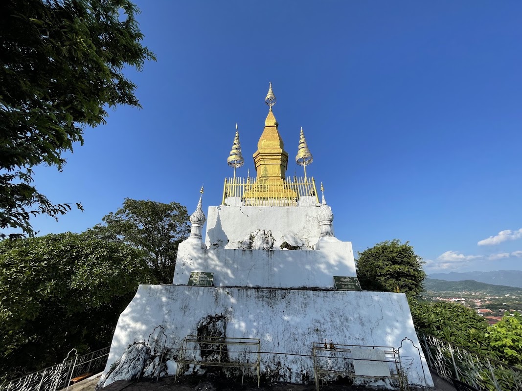 Colline du Phousi – Sisavangvong Road, Luang Prabang, Laos (photo 1)