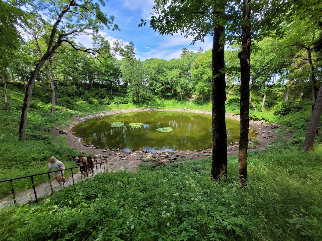 Cratère de Kaali à vélo – Kuressaare, Saaremaa, Estonie (photo 1)