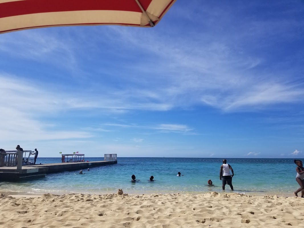 Doctor's Cave Beach : matinée de plage à Montego Bay – Gloucester Avenue, Montego Bay, Jamaïque (photo 1)