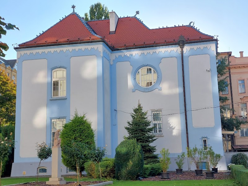 Église bleue (Saint-Élisabeth, extérieur) – Bezručova 2534/2, 811 09 Bratislava, Slovaquie (photo 3)