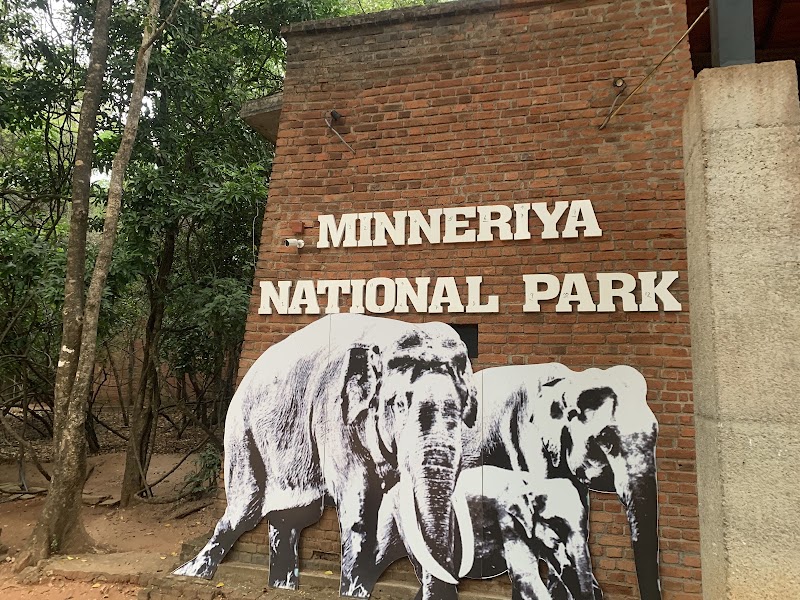 Entrée du parc national de Minneriya ou Kaudulla – Parc national de Minneriya ou Kaudulla, Sri Lanka (photo 3)