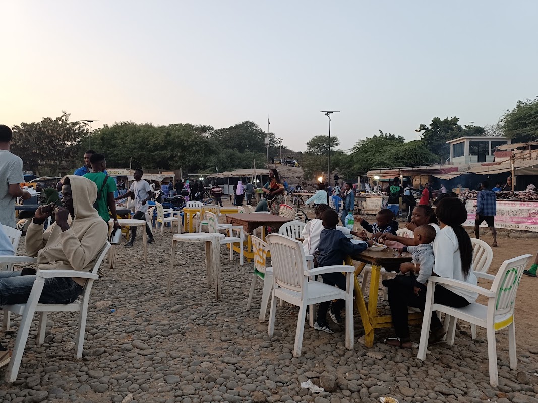 Espace Poisson – MGGP+H96, Rte de la Corniche O, Dakar, Sénégal (photo 1)