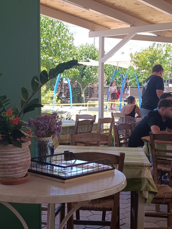 Finikes Restaurant – Eparchiaki Odos Methonis Finikountas, Finikounda 240 06, Grèce (photo 1)