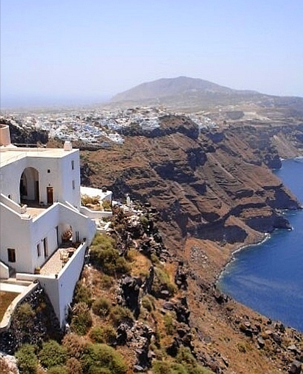 Fira et la corniche vers Firostefani – Corniche de Fira, Santorin, Grèce (photo 2)