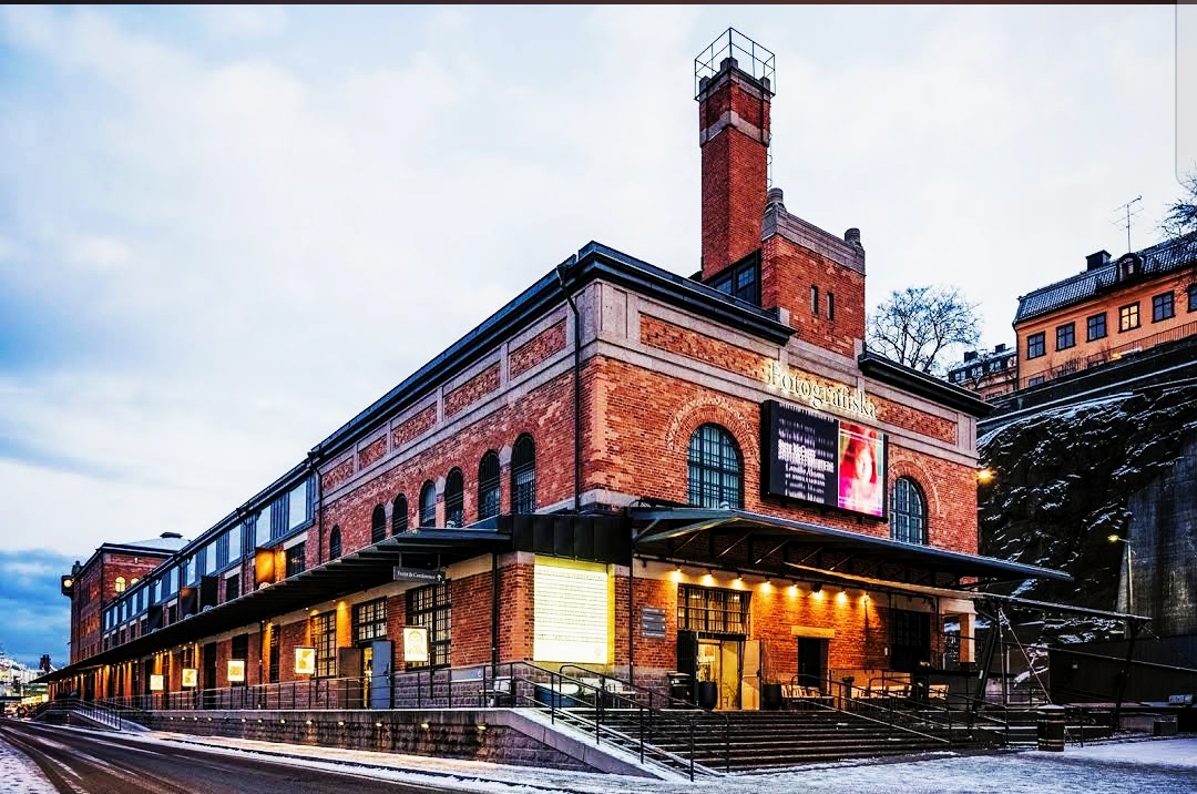 Fotografiska – Stadsgårdshamnen 22, 116 45 Stockholm, Suède (photo 1)