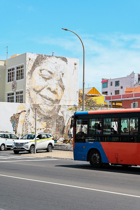 Fresque de Cesária Évora – V2P6+JCX, Ave Marginal, Mindelo, Cabo Verde (photo 3)