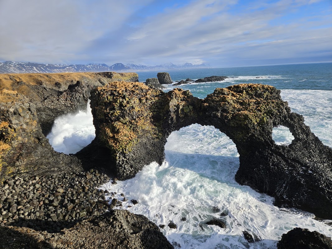 Gatklettur, l'arche d'Arnarstapi – Q98H+54H, 356 Arnarstapi, Islande (photo 1)