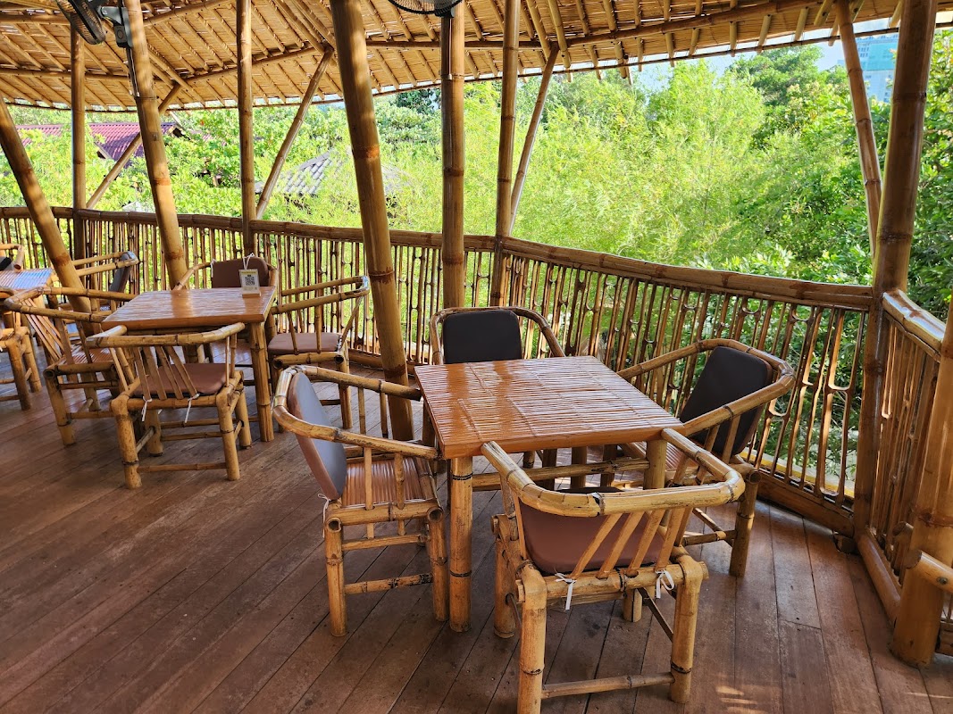 Golden Bamboo Cafe – Pantai Cenang, PT 364, Jalan Lye, Kampung Lubok Buaya, 07000 Langkawi, Kedah, Malaysia (photo 1)