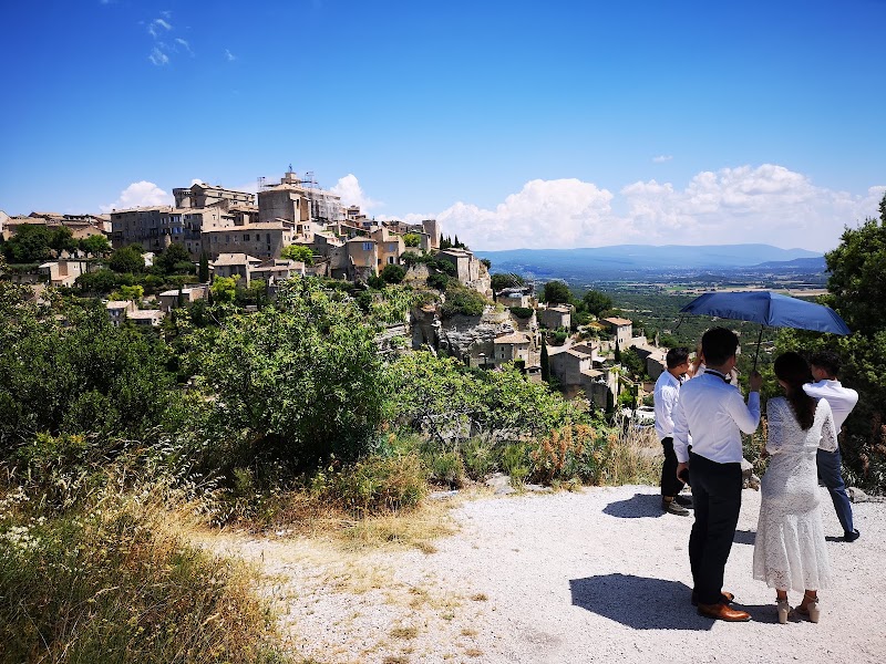 Gordes : le belvédère et les ruelles – Belvédère de Gordes, 13 Route de Cavaillon, 84220 Gordes (photo 3)