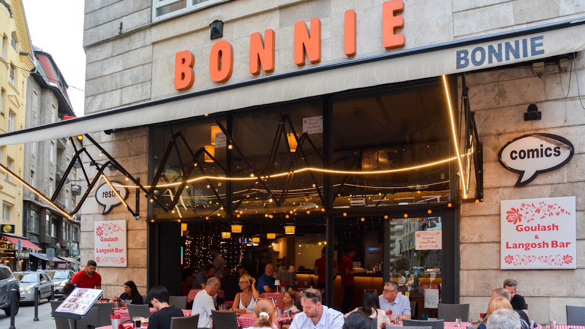 Goulash et Langos Bar – Ferenciek tere 5, 1053 Budapest, Hongrie (photo 1)