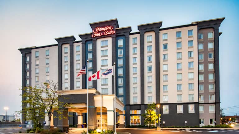 Hampton Inn & Suites Toronto Airport – 3279 Caroga Dr, Mississauga, Ontario, Canada (photo 1)