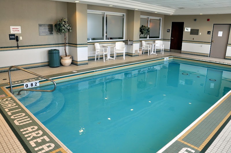 Hampton Inn & Suites Toronto Airport – 3279 Caroga Dr, Mississauga, Ontario, Canada (photo 3)