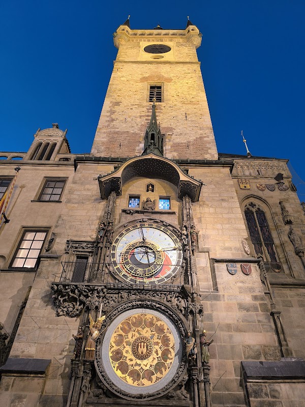 Horloge astronomique (Orloj) de l'Hôtel de ville de la Vieille-Ville – Staroměstské náměstí 1, 110 00 Prague 1 (photo 1)