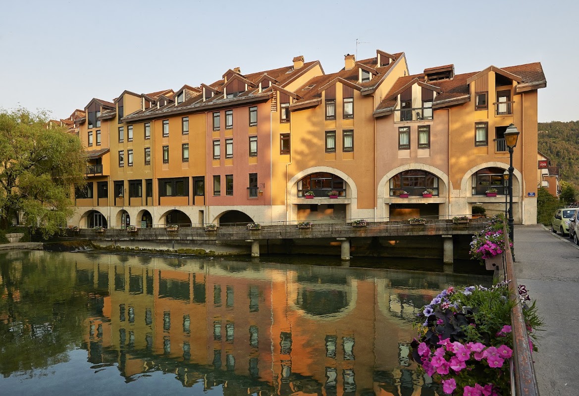 Hôtel ibis Annecy Centre Vieille Ville – 12 rue de la Gare, Annecy, France (photo 1)