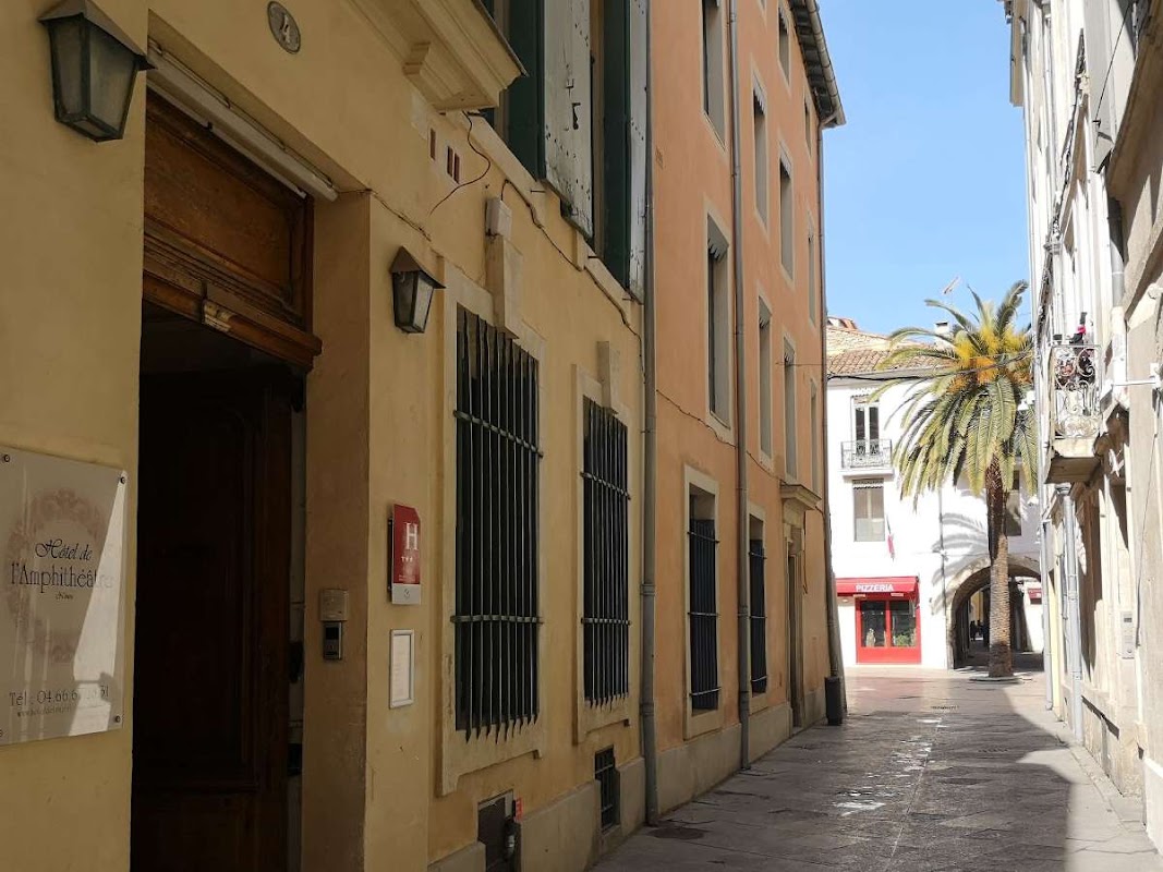 Hôtel l'Amphithéâtre – 4 Rue Des Arenes, Nîmes (photo 1)
