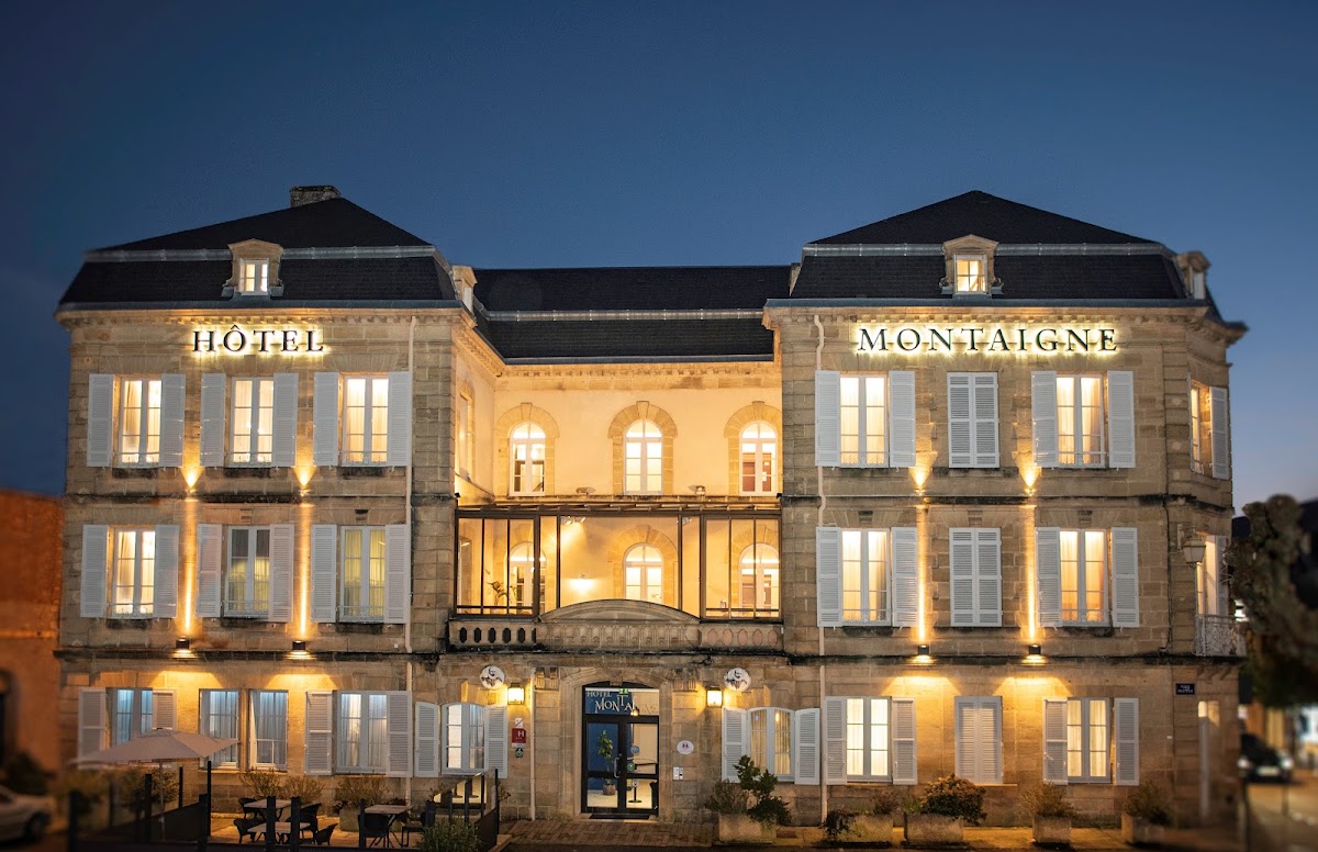 Hôtel Montaigne – 2 Place Pasteur, 24200 Sarlat-la-Canéda, France (photo 1)