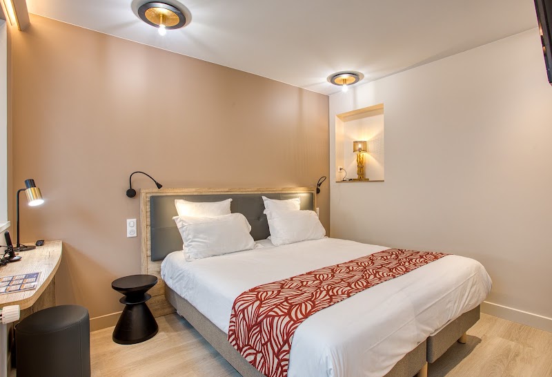 Hôtel Montaigne – 2 Place Pasteur, 24200 Sarlat-la-Canéda, France (photo 2)