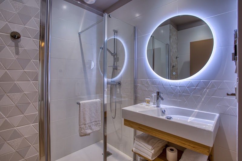 Hôtel Montaigne – 2 Place Pasteur, 24200 Sarlat-la-Canéda, France (photo 3)