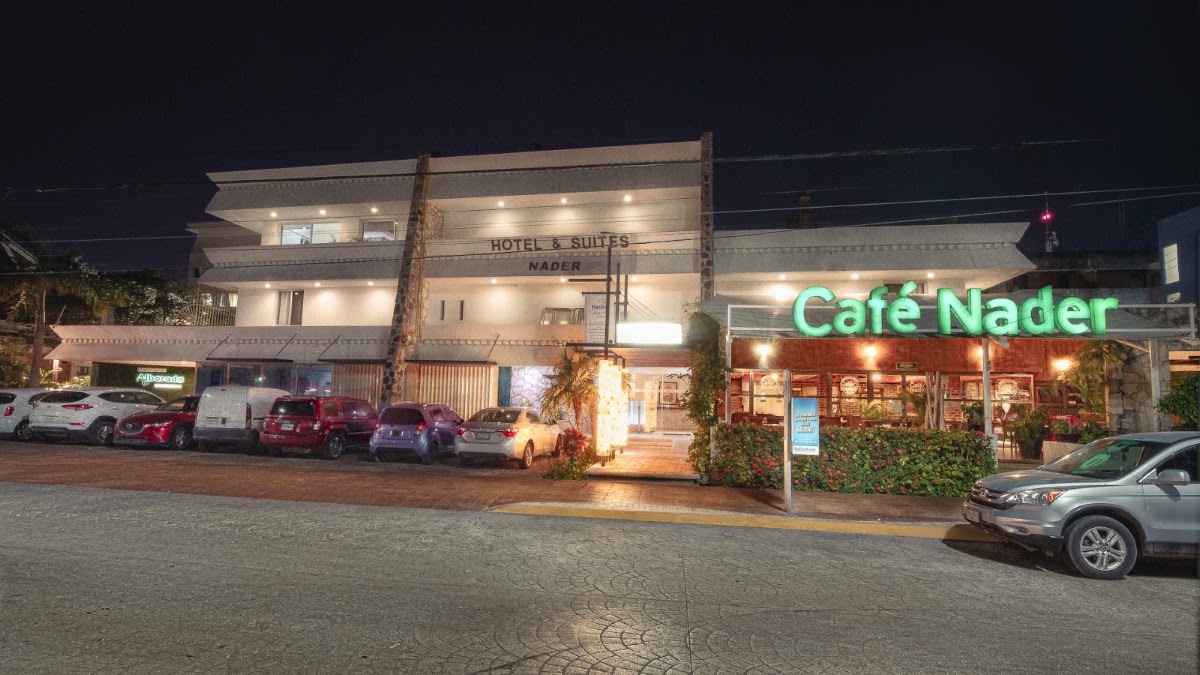 Hotel y Suites Nader – Av. Nader No. 5, SM 5, Centro, Cancún (photo 1)