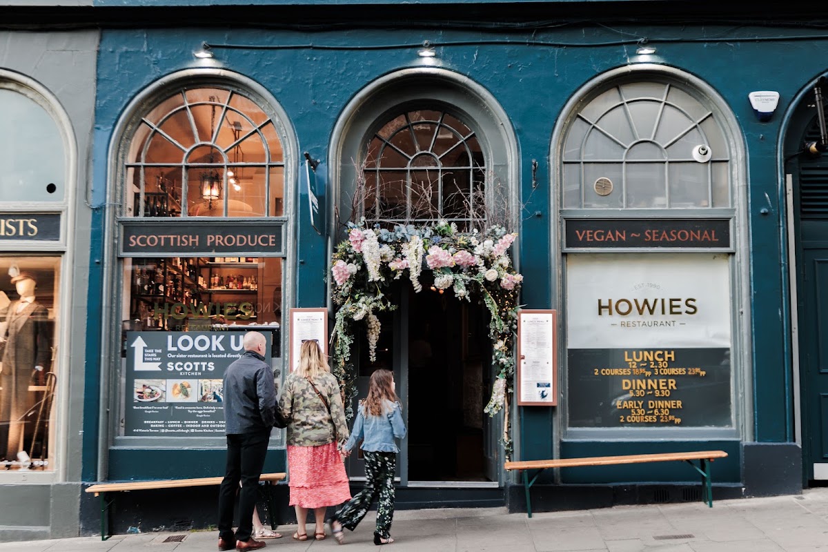 Howies Victoria Street – 10-14 Victoria Street, Édimbourg EH1 2HG (photo 1)