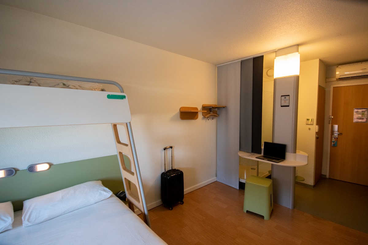 ibis budget Nimes Centre Gare – Avenue de la Méditerranée, Nîmes, France (photo 1)